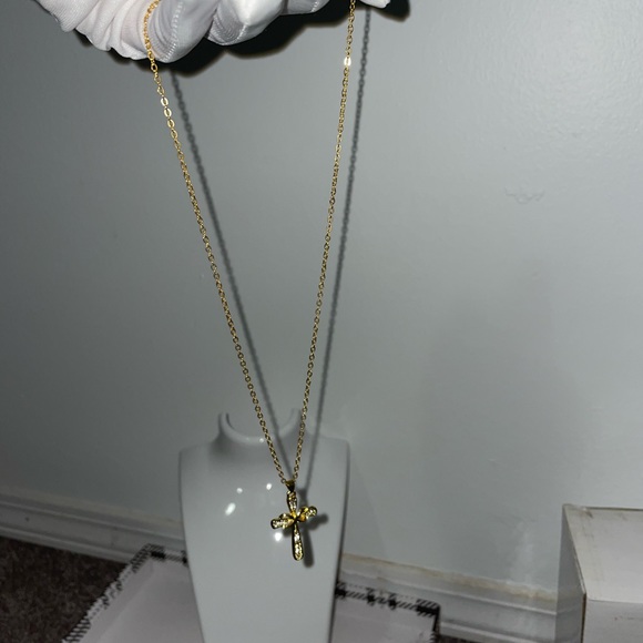 ICED OUT CROSS PENDANT AND GOLD PLATED CHAIN‼️ - Picture 13 of 13